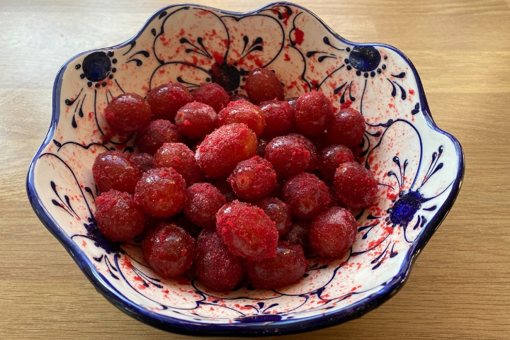 Frozen jelly grapes prepared