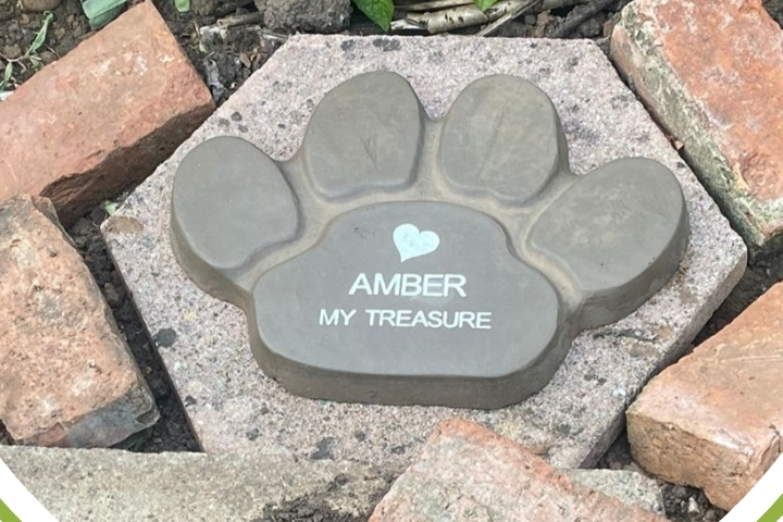 Amber's headstone in Rs' garden