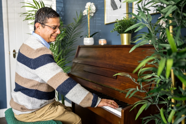 client using a piano