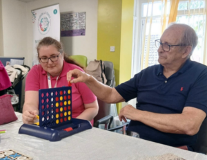 2 people playing board games