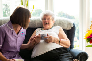 Care Professional discussing what to do when an ageing parent can't cook safely